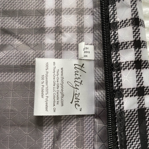 Thirty One packing Cube. Medium Perfectly Plaid - Picture 4 of 6